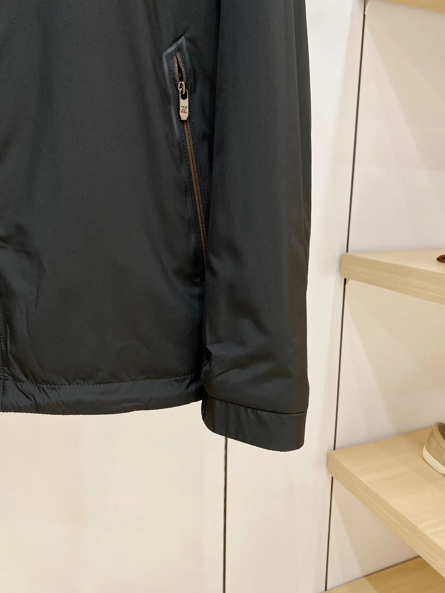 Zegna ：Classic ， ， H ， ， 。 ， ， 。 ： ， ， ， ； ， ， 。 ： ， ， ； ， 。 ， ， Premium ， 。 ： /Black/ /Cream White ， ， ， 。 Sizes：M-4XL
